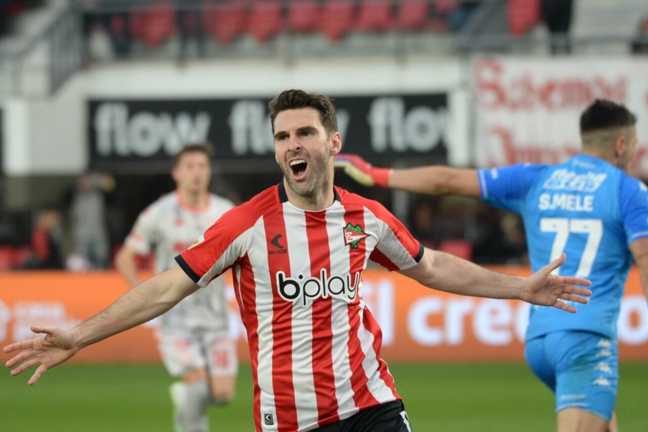 Boselli se llena la boca de gol en el éxito del Pincha en La Plata