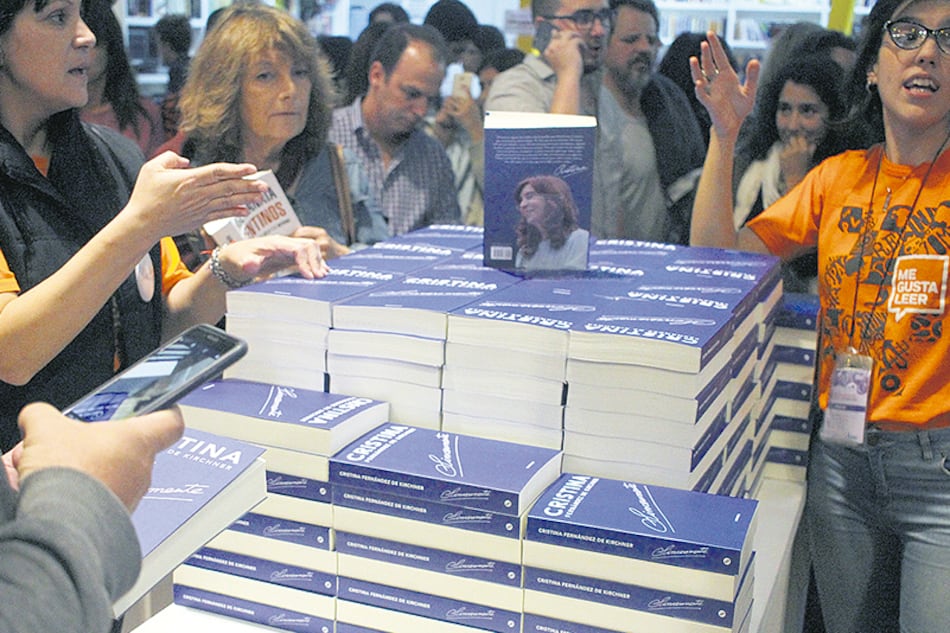 Cristina Kirchner reaparecerá esta noche en la Feria del Libro.