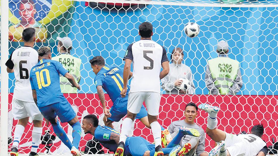 Coutinho acaba de darle el triunfo a Brasil, en el minuto 90.