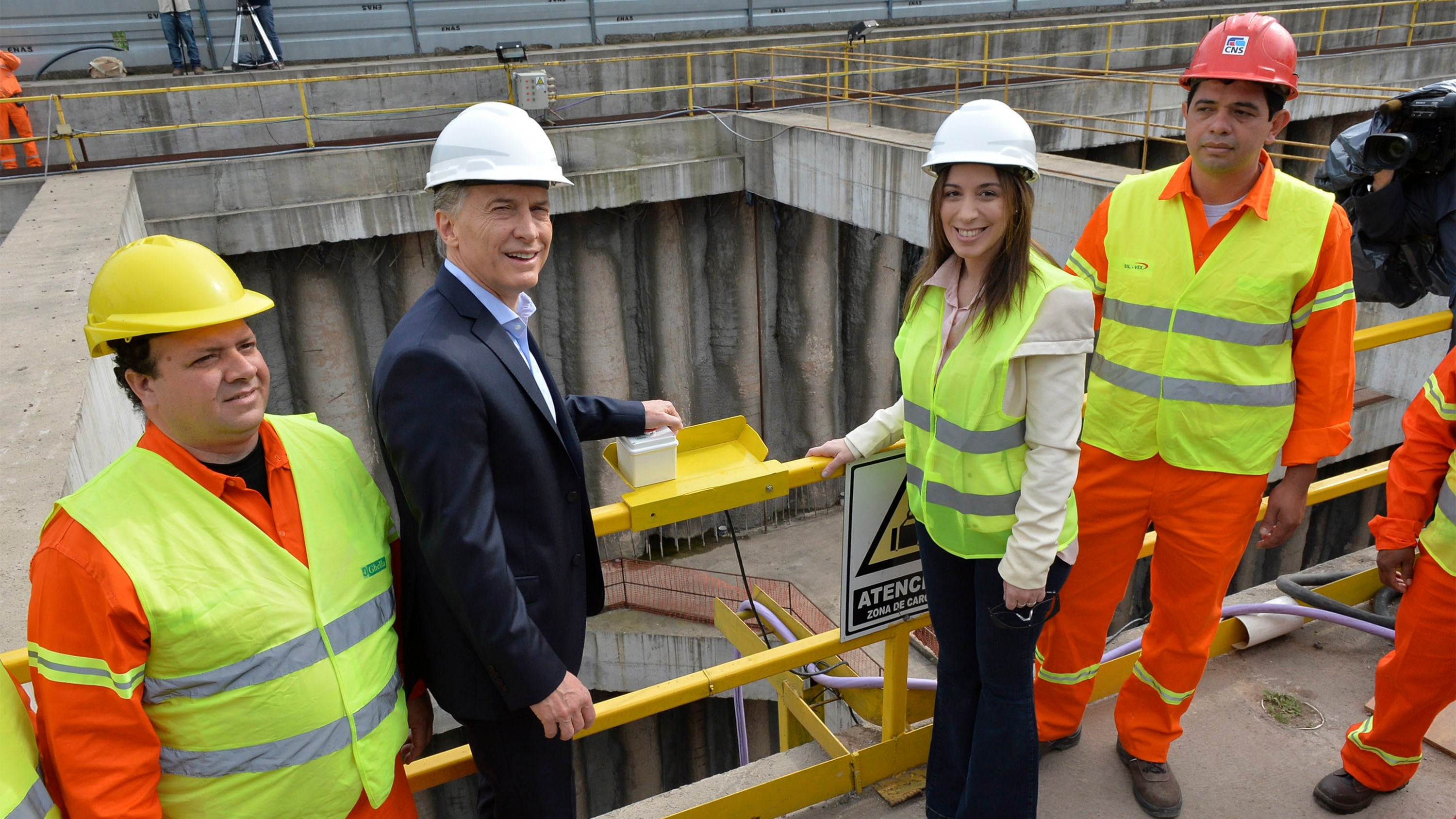 Macri de visita en la obra investigada por pagos de coimas donde está implicado su primo Calcaterra.