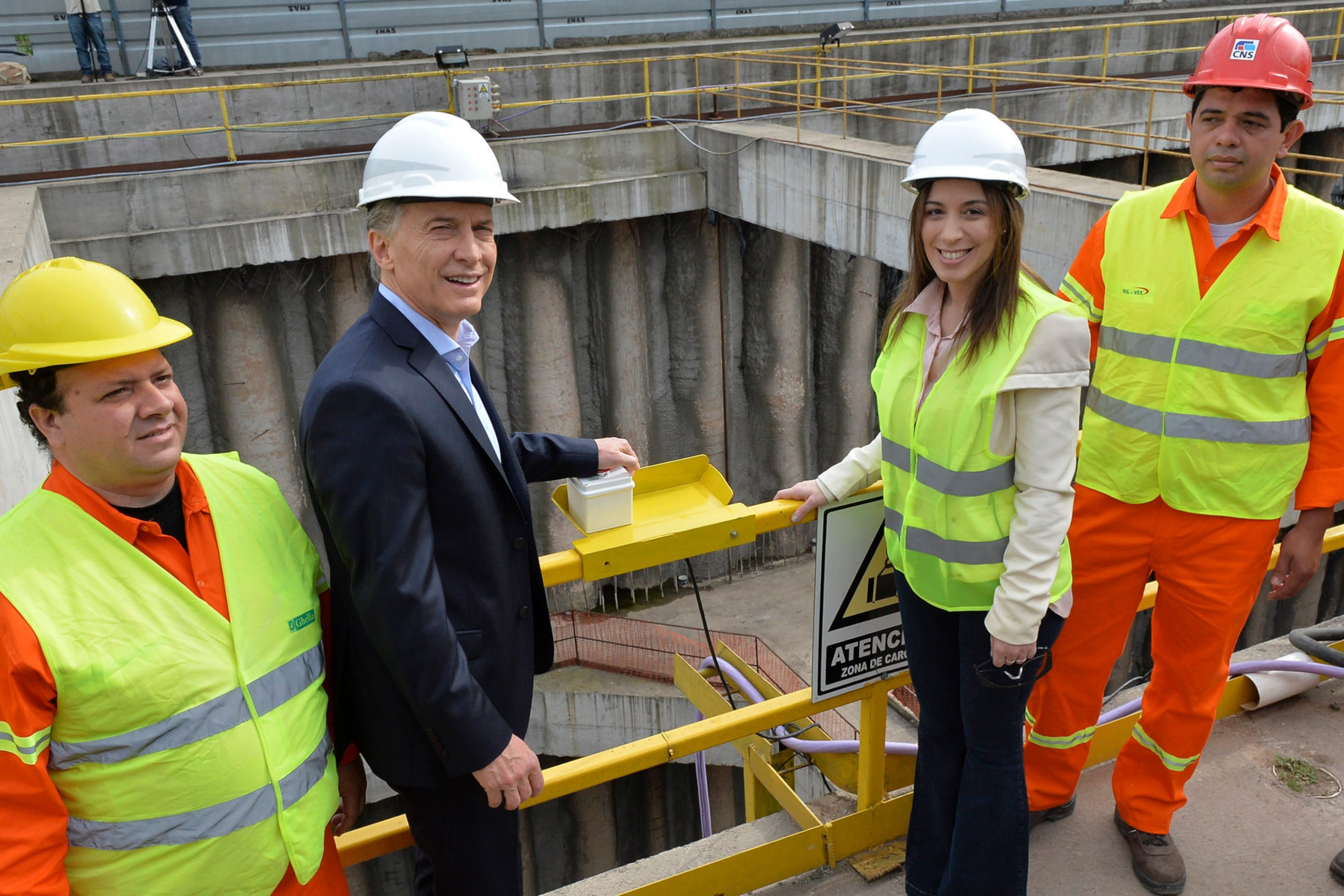 Macri de visita en la obra investigada por pagos de coimas donde está implicado su primo Calcaterra.
