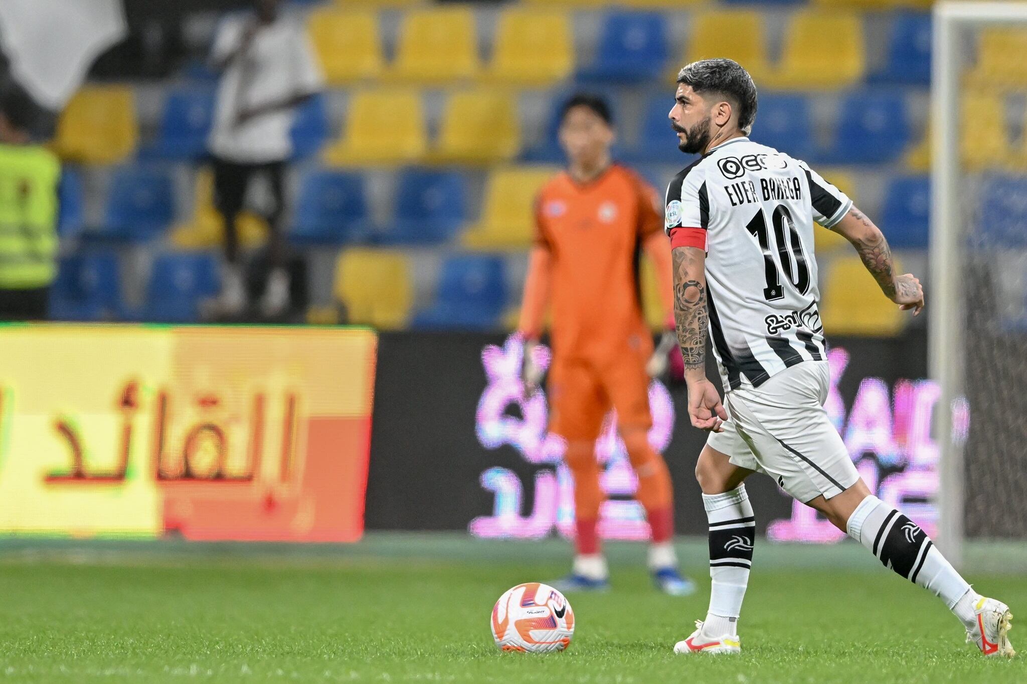 Ever Banega era ídolo, capitán y número 10 en Arabia Saudita