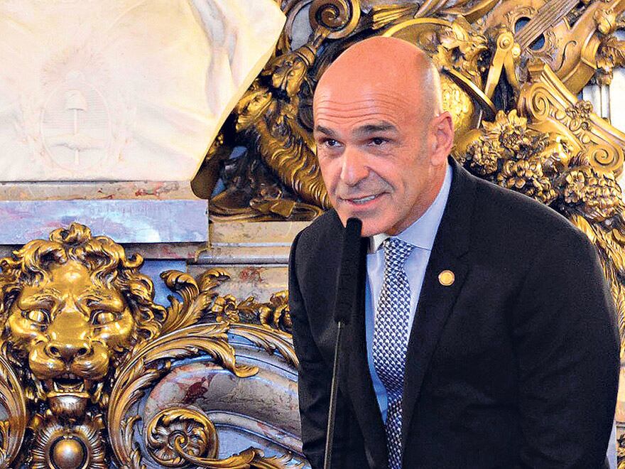 Hasta ahora Arribas reconoció solo una transferencia por 70 mil dólares por una supuesta venta de un inmueble.