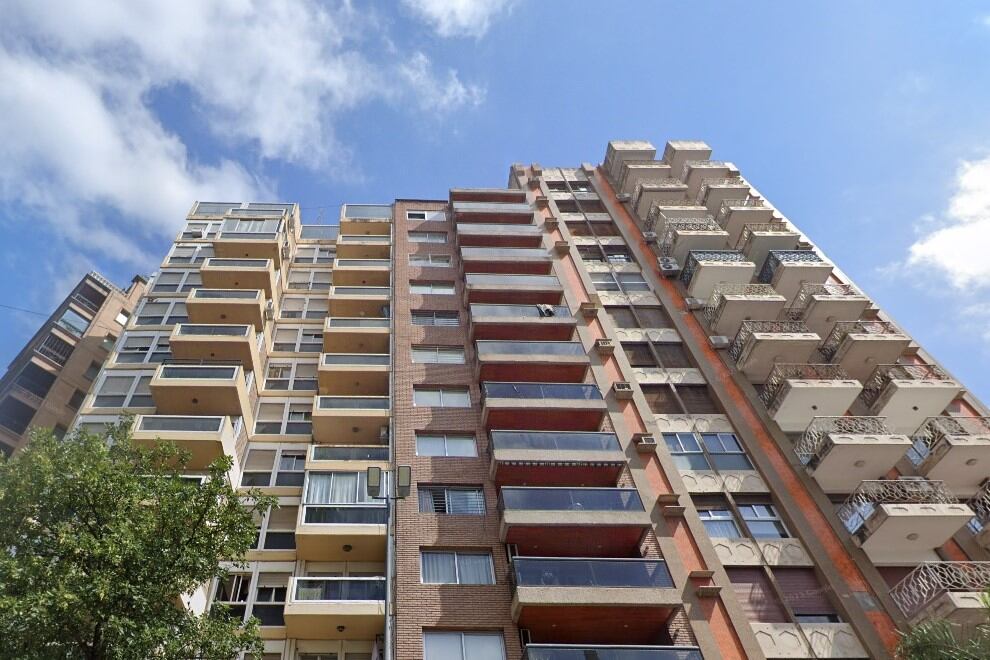 Murió un estudiante de dieciocho años tras saltar de un piso 12 por un incendio en Nueva Córdoba. 