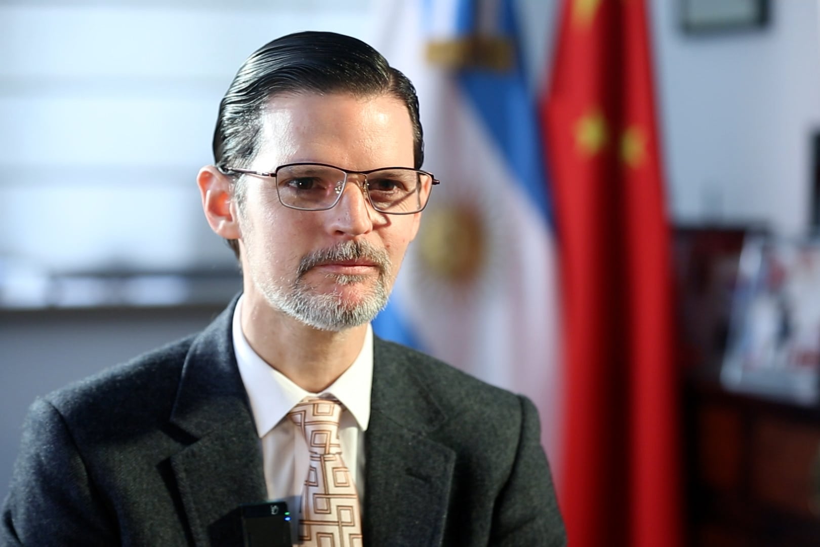 Embajador argentino en China, Sabino Vaca Narvaja. 