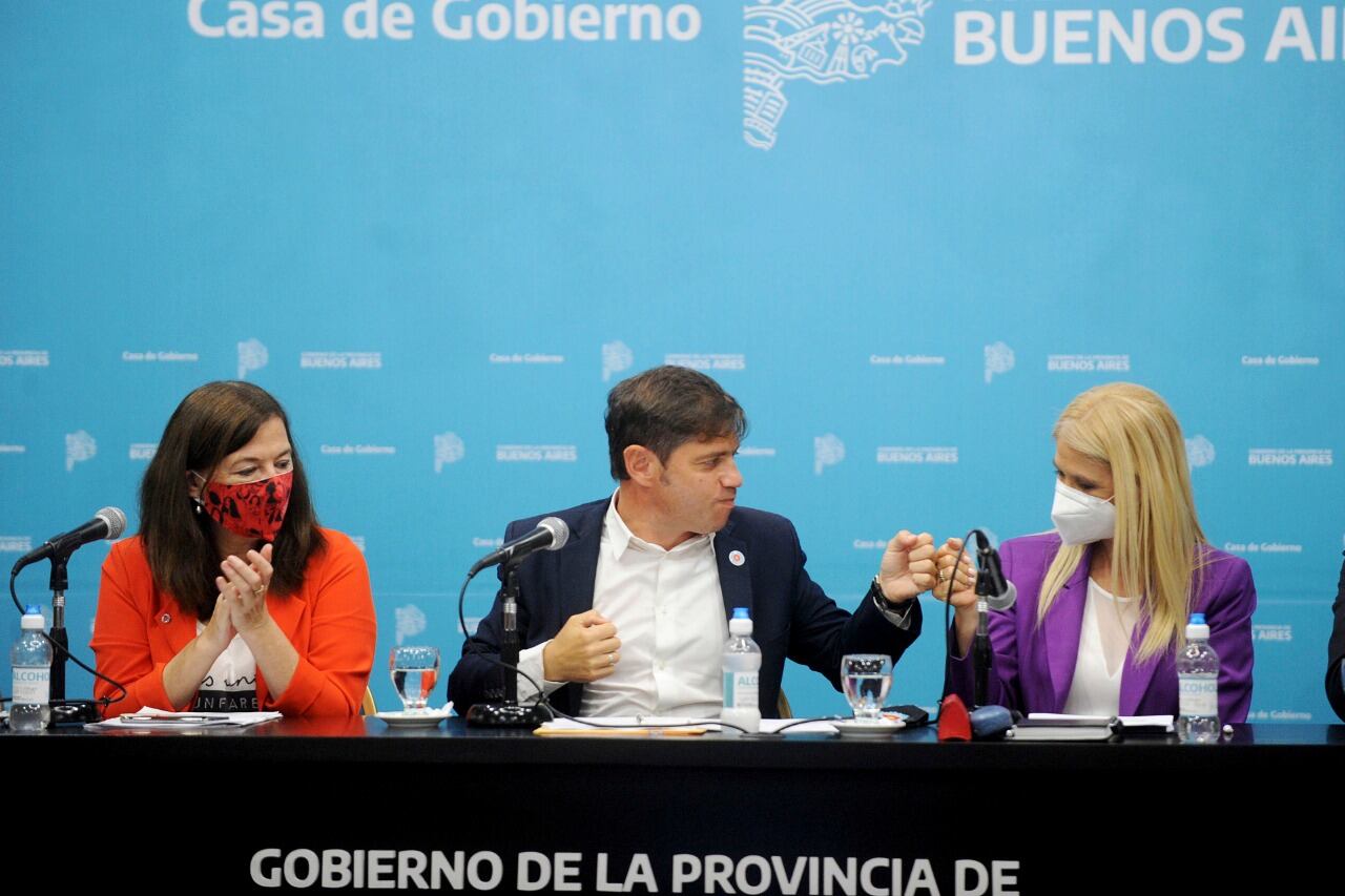 Estela Díaz, Axel Kicillof y Verónica Magario.