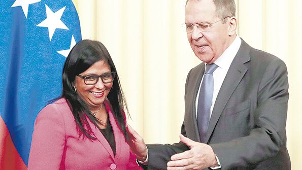 Delcy Rodríguez y Serguéi Lavrov conversaban ayer después de una conferencia de prensa conjunta en Moscú.