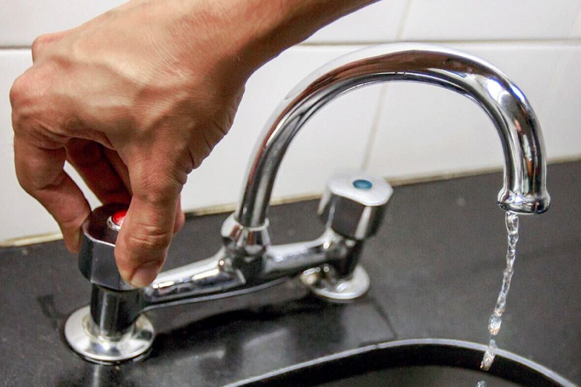  La factura promedio mensual por el servicio de agua y cloaca es de $312. Foto: NA.