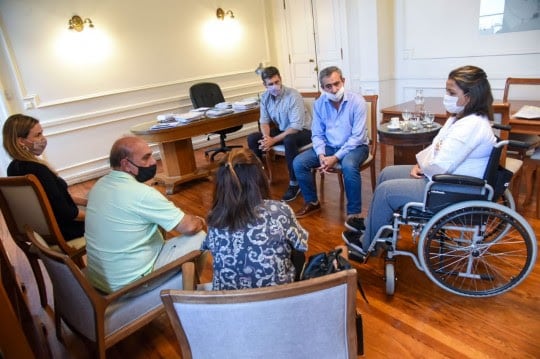 Cintia perdió a su hijo y su marido por una picada de autos.