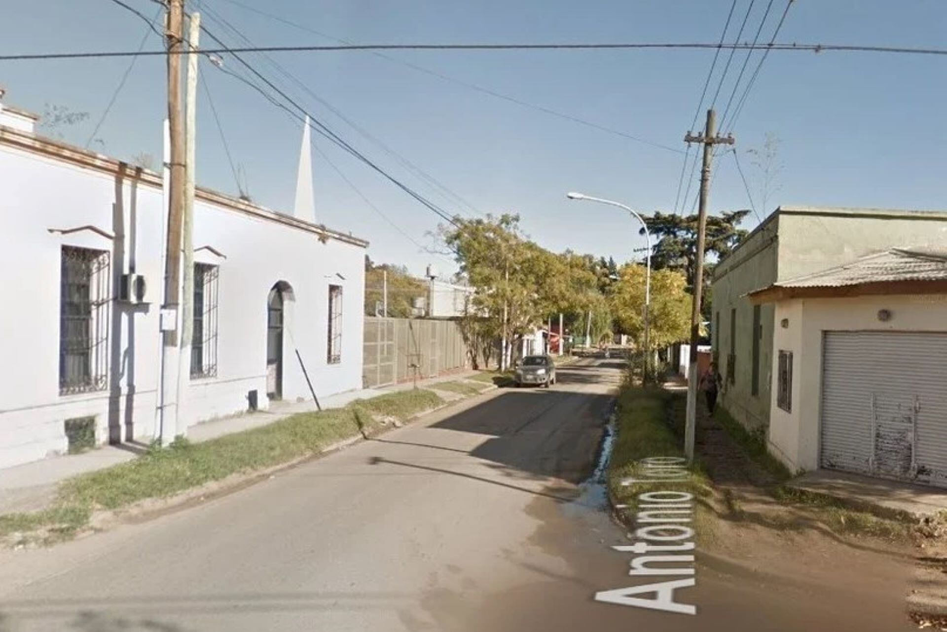 El crimen conmocionó a los vecinos de la familia. Madre e hija fueron auxiliadas y llevadas al hospital zonal de Pilar, pero la nena no logró sobrevivir a las heridas. (Foto: Google Maps)