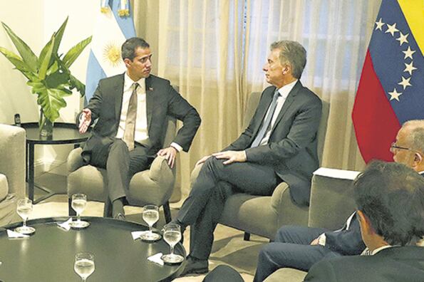Luego de reunirse con Macri, Juan Guaidó brindó una conferencia de prensa.