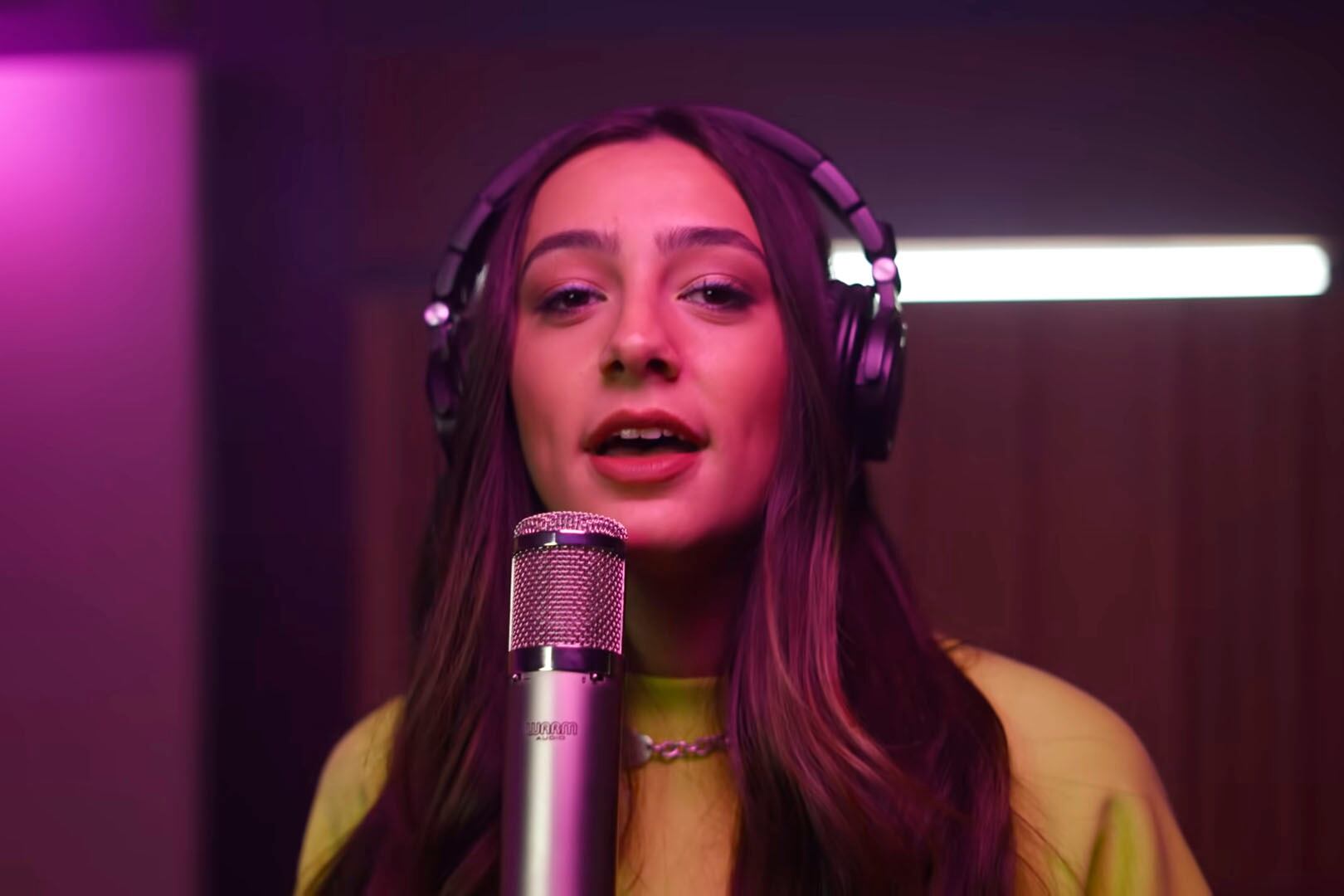 La cantante Nina presenta "Aunque te quiero"