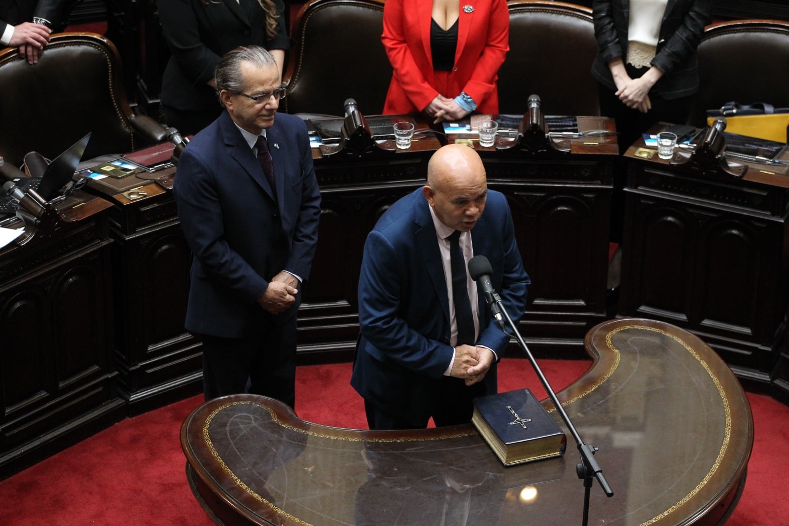 El momento de la jura de Leiva.