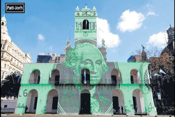 El Gobierno espera que la escalada del dólar modere en algún punto el avance de las importaciones.