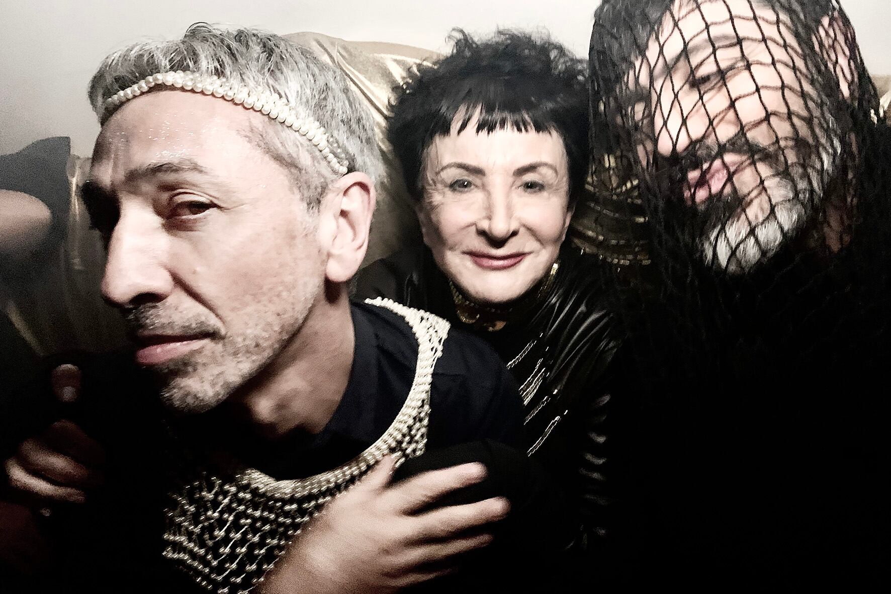 Esther Díaz eligió rodearse de sus amigos para engalanar esta columna dedicada a ellxs.