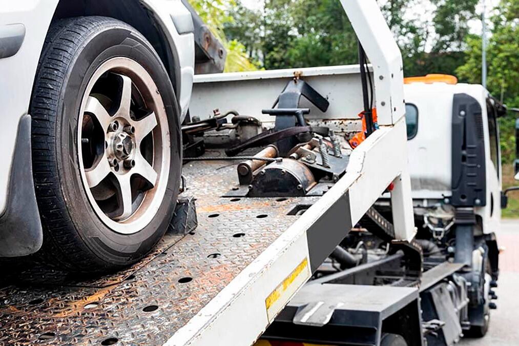 El hombre de 38 años, que intentó robar el auto de alta gama, quedó detenido.