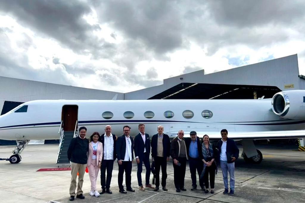 Delegación de Colombia que partió a Cuba para el inicio de diálogo con el ELN / Twitter del canciller de Colombia, Álvaro Leyva