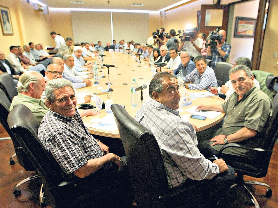 El consejo directivo de la CGT definió ayer la postura que llevará hoy al encuentro con el Gobierno.