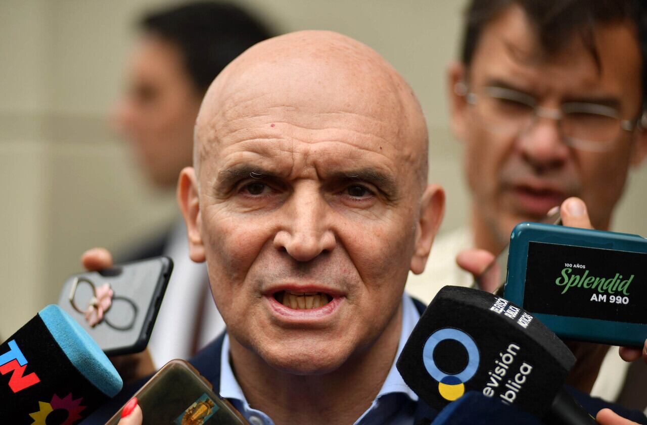 Para Espert está mal cobrar unos impuestos, pero no tan mal cobrar otros.