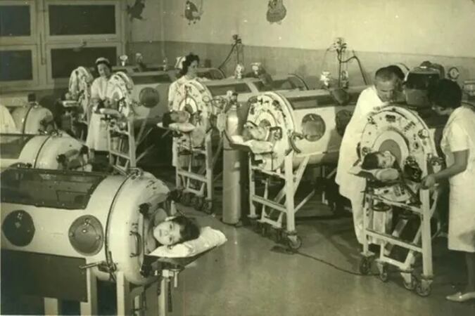 En el Hospital de Niños se inauguró una sección especial para el tratamiento de la parálisis infantil, pero pusieron a cargo a un especialista en ortopedia.