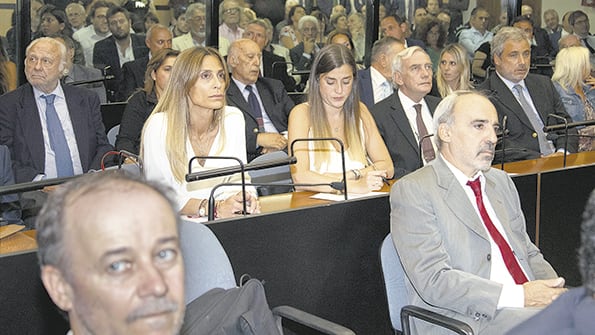 Juan José Galeano, Hugo Anzorreguy y Rubén Beraja, durante la lectura de la sentencia por el encubrimiento del atentado a la AMIA.