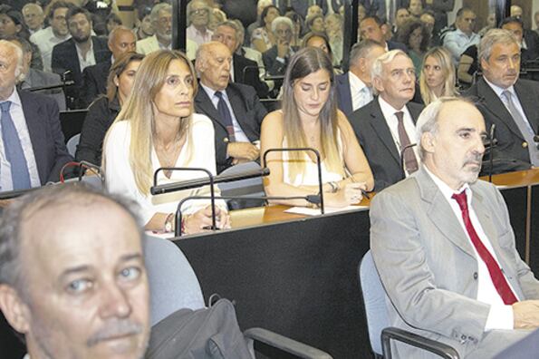 Juan José Galeano, Hugo Anzorreguy y Rubén Beraja, durante la lectura de la sentencia por el encubrimiento del atentado a la AMIA.