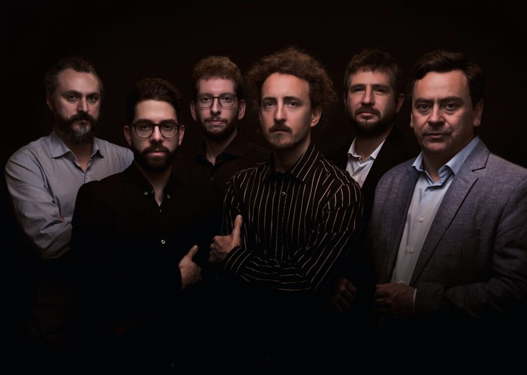 Crudo, un sexteto de contrabajistas