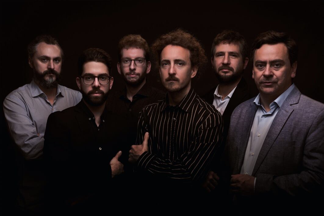 Crudo, un sexteto de contrabajistas