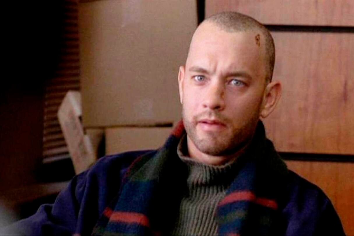 Tom Hanks como Andrew Beckett. En Filadelfia se habló de la mancha que tiene en el rostro: sarcoma de Kaposi, una afección muy común en pacientes con vih.