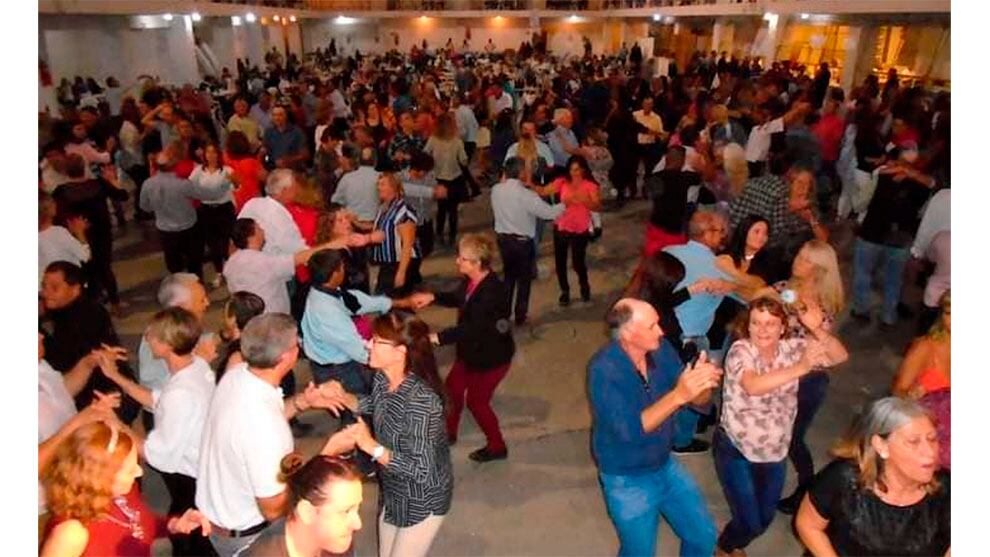 "Cada uno es responsable por su vida, pero ellos son irresponsables con las nuestras", denunció la enfermera que asistió a uno de los participantes.