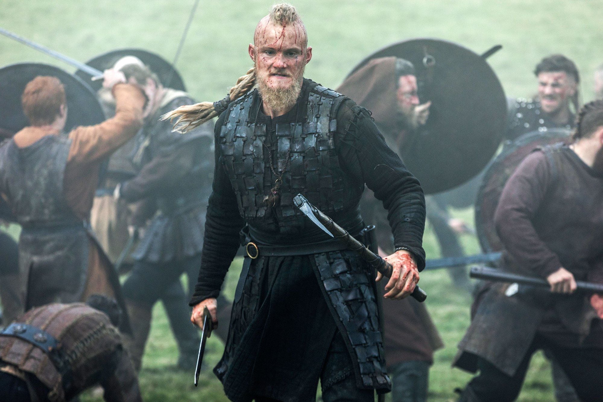 Vikings fue punta de lanza de la avanzada, que ahora tiene en Ragnarok una serie entre el drama juvenil y la ecología. 
