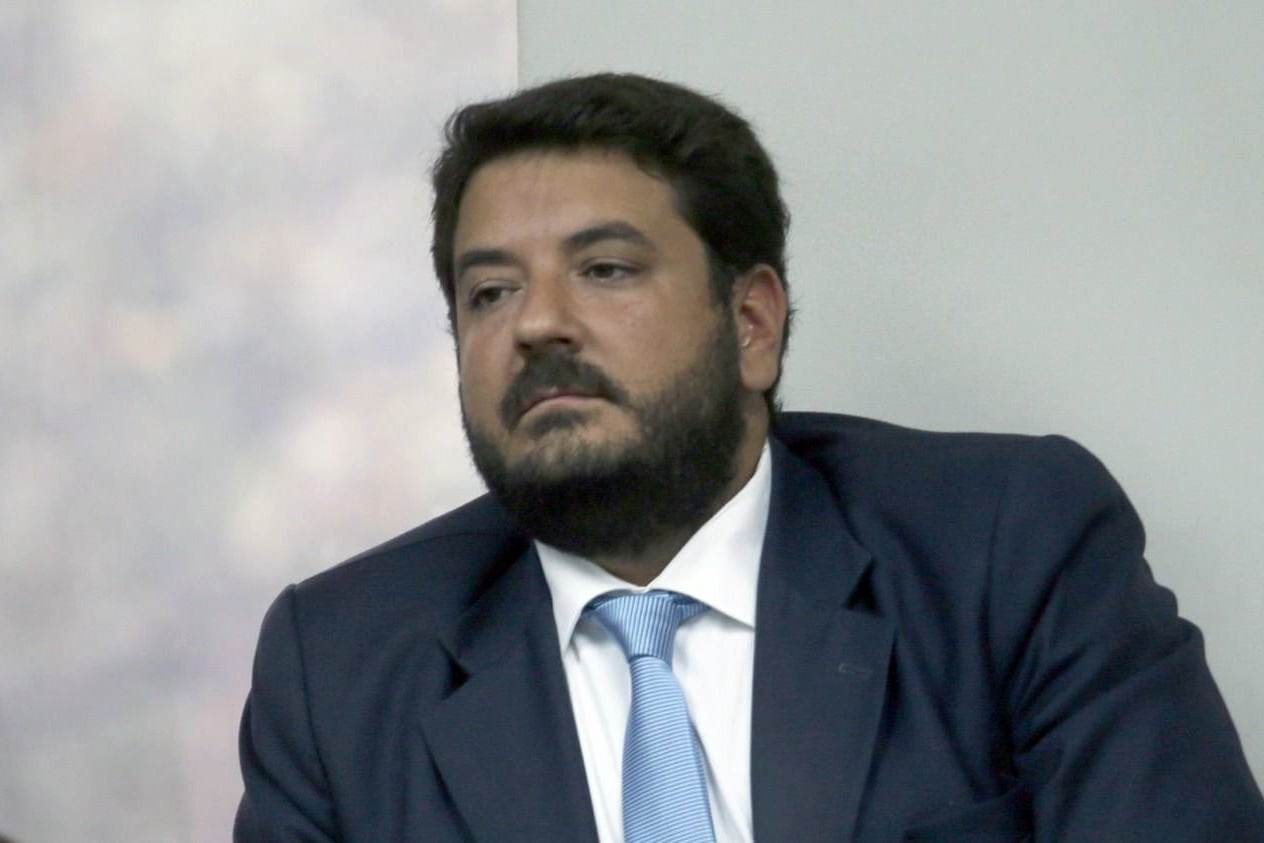 "No puede ser que por una runfla de tipos se afecte el trabajo de todo el Poder Judicial", dijo Mena a este diario.