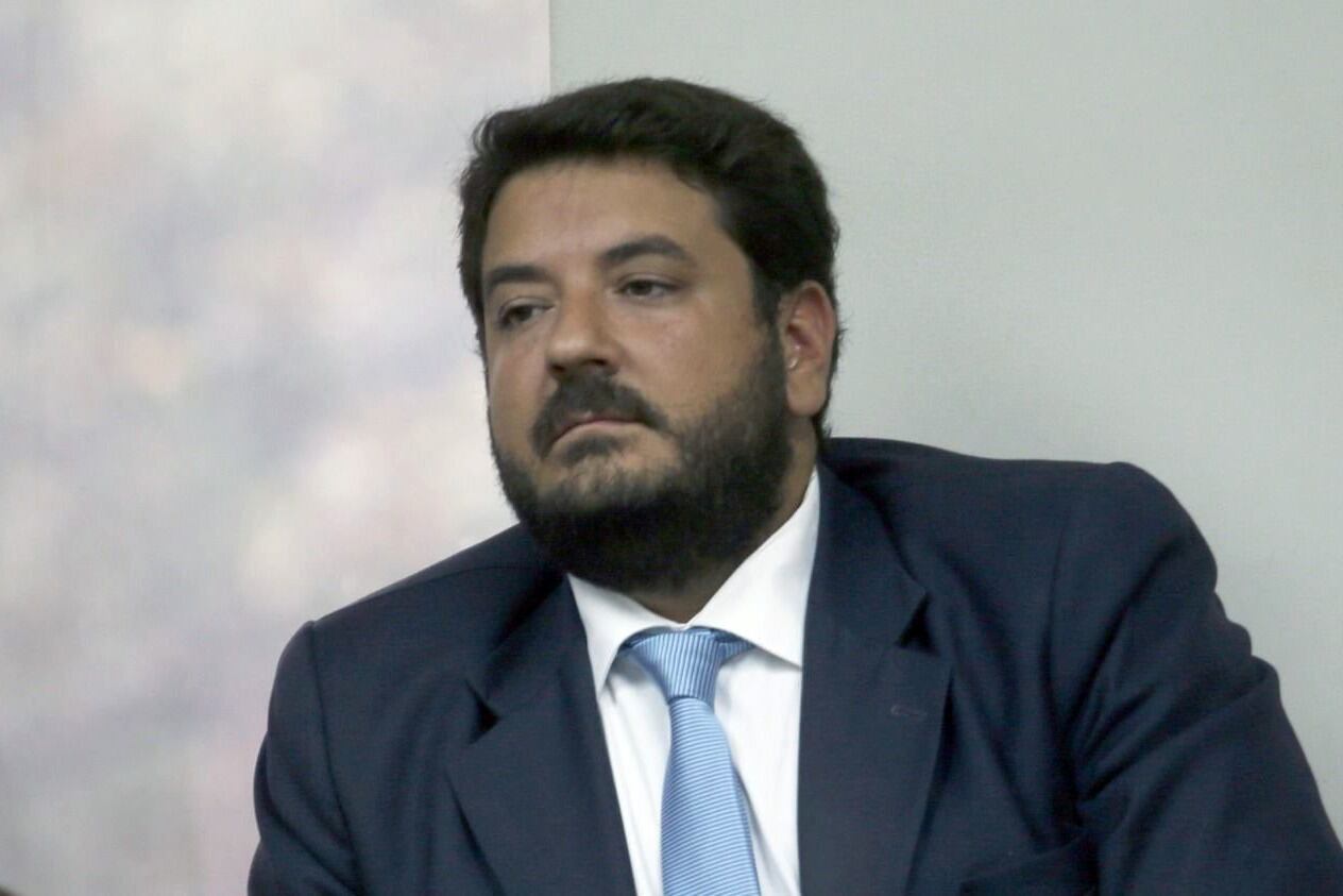 "No puede ser que por una runfla de tipos se afecte el trabajo de todo el Poder Judicial", dijo Mena a este diario.