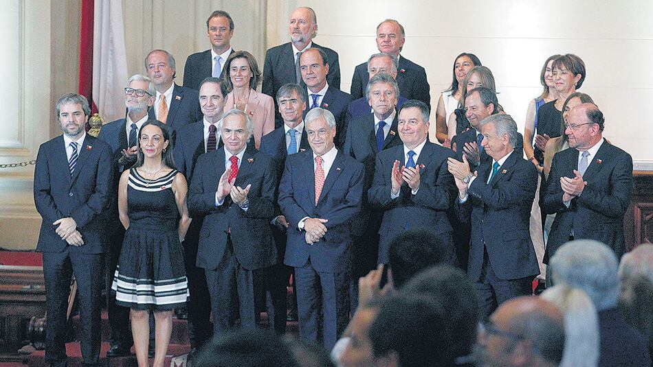 El gabinete estará compuesto por 16 hombres y 7 mujeres; al Ministerio de Hacienda vuelve Felipe Larraín.