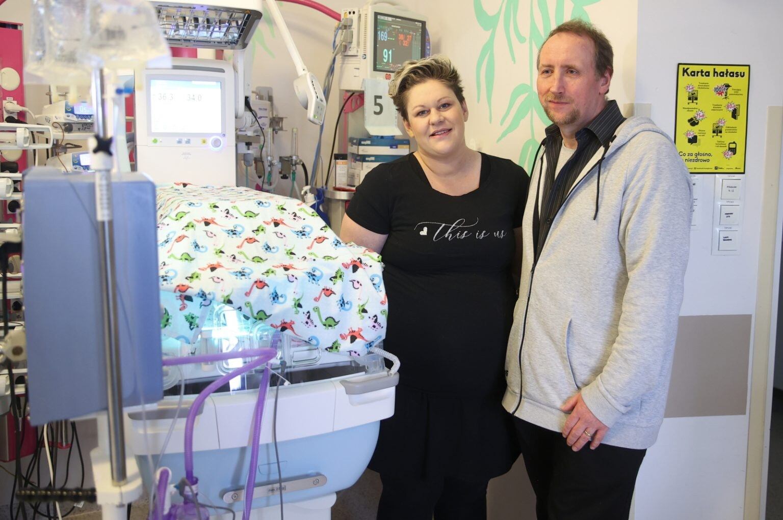 Dominika y Vince, felices por el nacimiento de sus cinco hijos (Foto: Agencia de Prensa Polaca).
