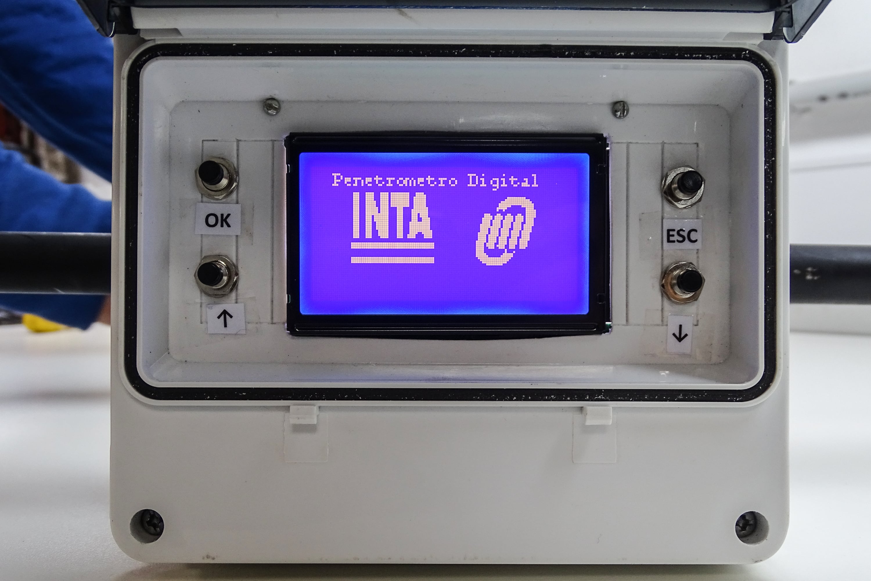 El equipo se fabricó con componentes nacionales y se le agregaron funciones que no tenían hasta ahora.