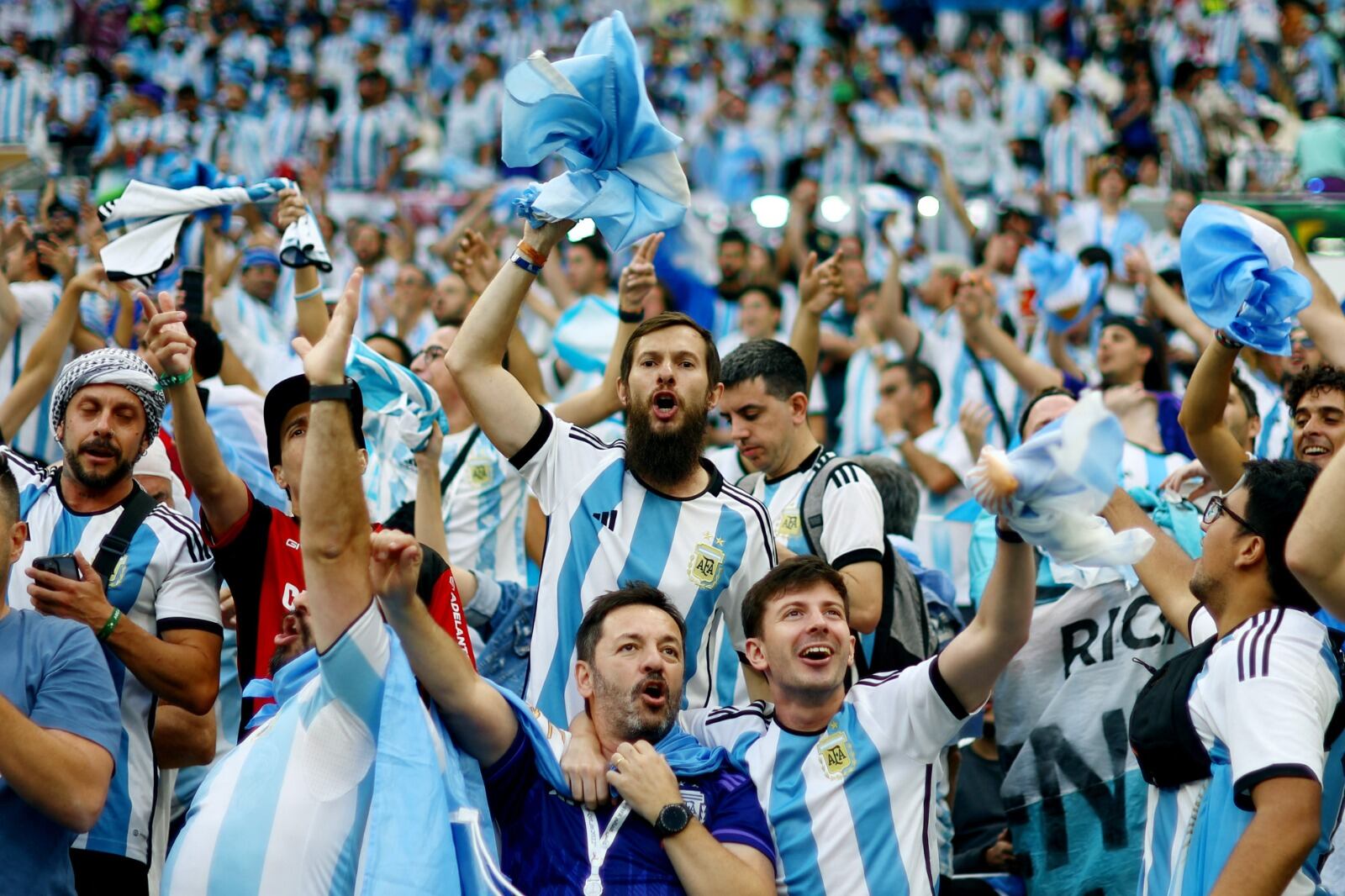 La AFA presnetó la pelota "Argentum 1893"