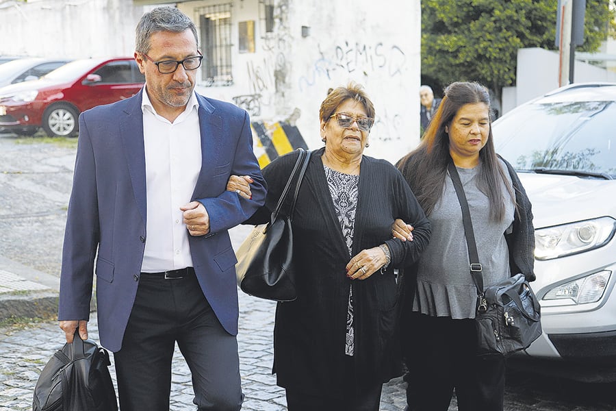 Rita y Claudia Maradona fueron procesadas y embargadas por la suma de 2 mil millones de pesos