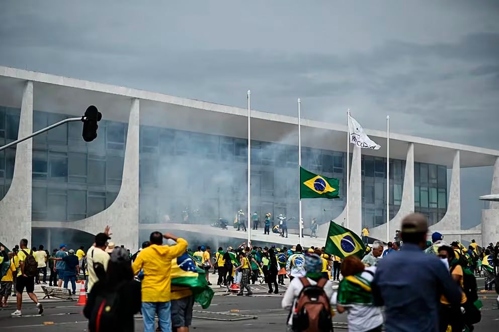 El 8 de enero de 2023 se produjo el asalto a la Plaza de los Tres Poderes en Brasilia.