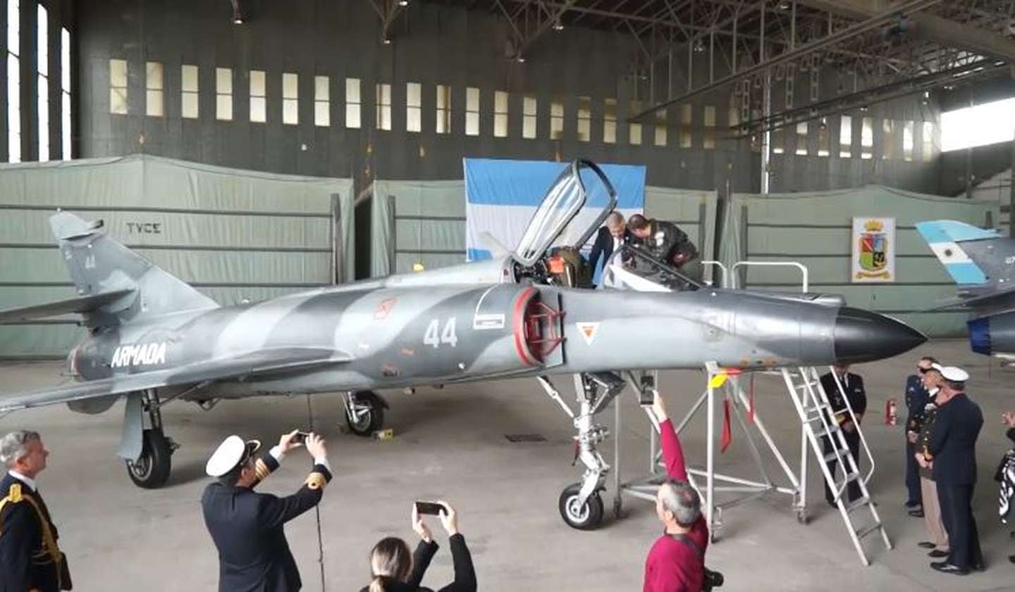 La insólita compra de 5 aviones Super Etendard.