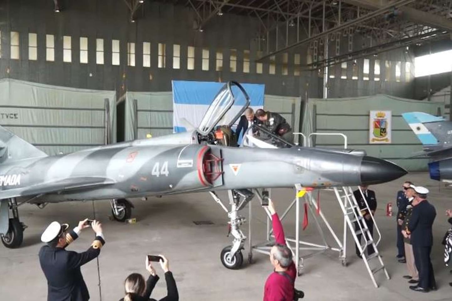 La insólita compra de 5 aviones Super Etendard.