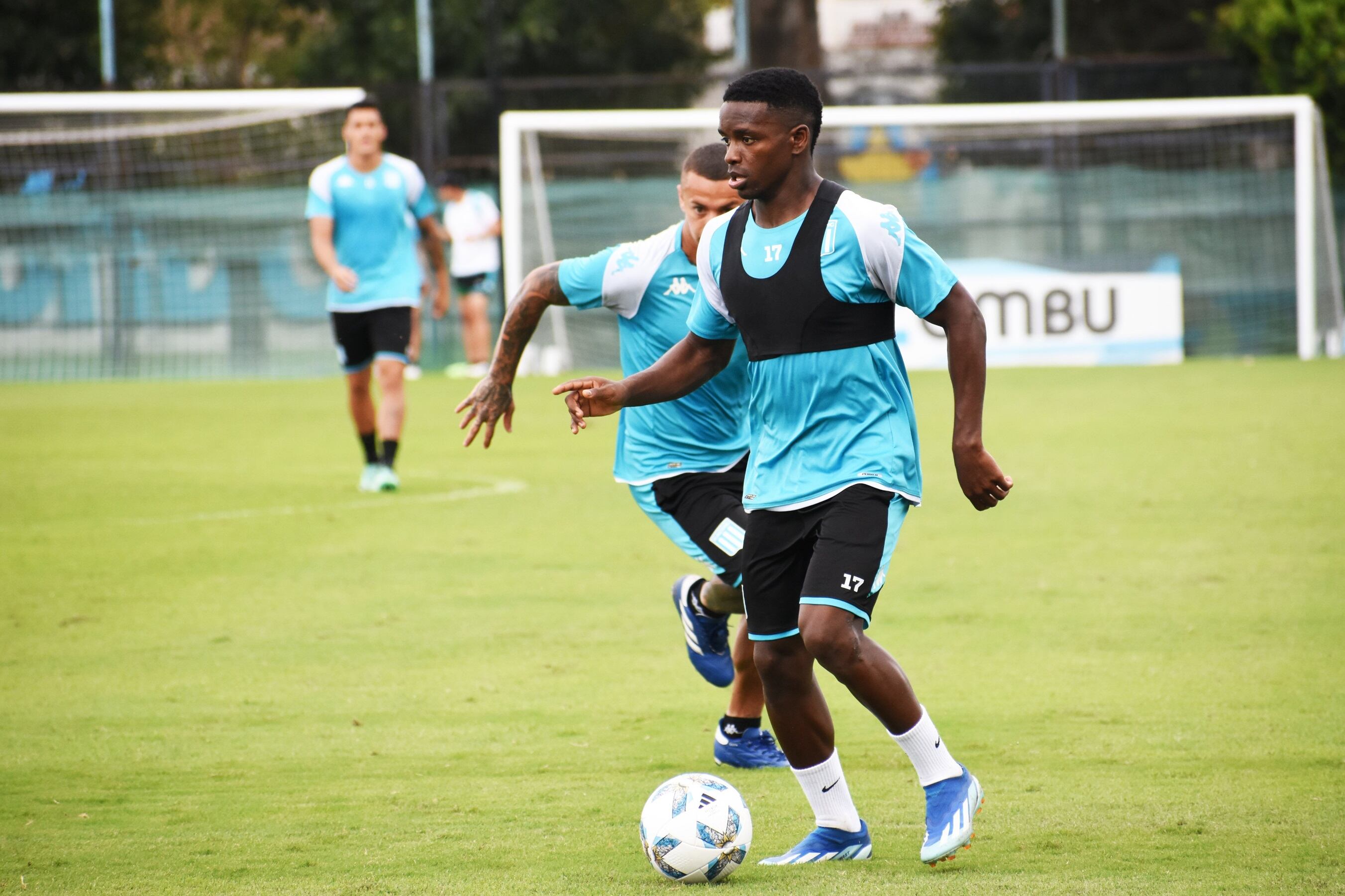 Postal de la práctica racinguista del martes. Este miércoles no pudo entrenar por las lluvias