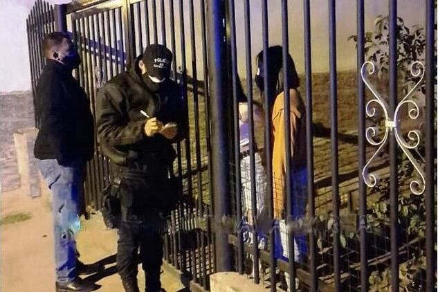 Labran actas en fiesta clandestina.