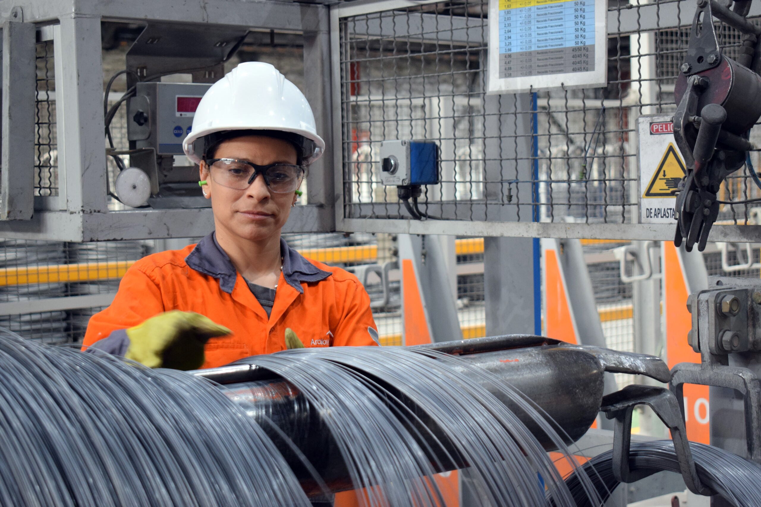 La producción de acero crudo cayó 3,7 por ciento intermensual.