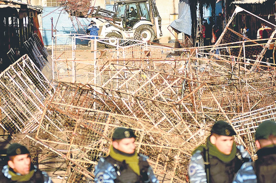 EL operativo también incluyó el desmantelamiento de puestos callejeros.