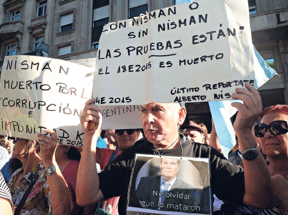 Los manifestantes eran en general personas mayores, que se quejaban por la ausencia de jóvenes.