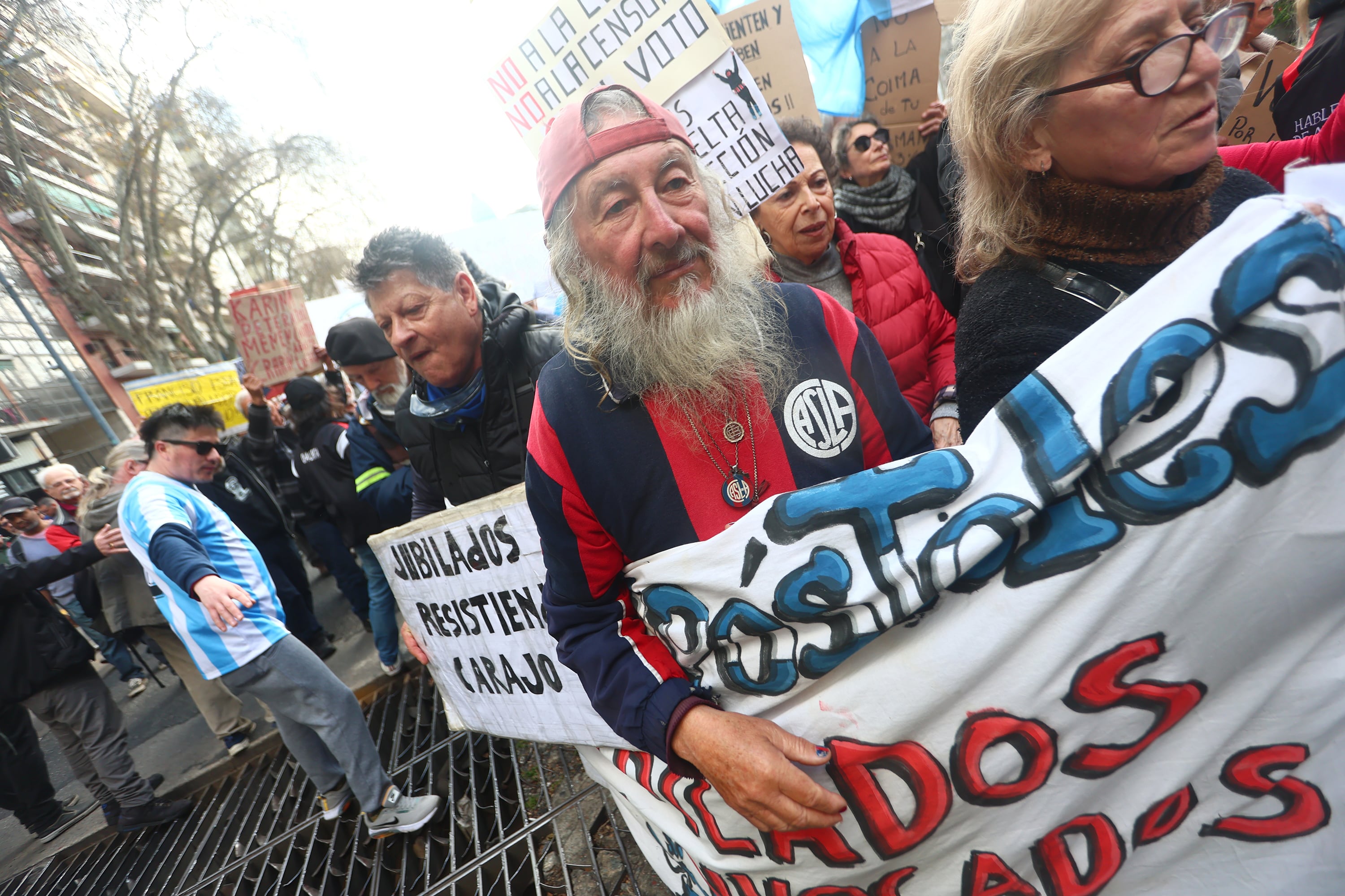 Marcha de jubilados: desmedido operativo policial en Congreso