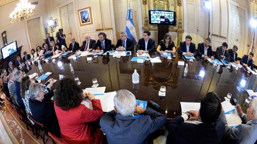 El fin es encarar una nueva batería de medidas destinadas a controlar la propagación del coronavirus en el país. 