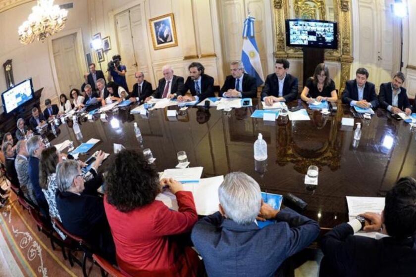 El fin es encarar una nueva batería de medidas destinadas a controlar la propagación del coronavirus en el país.