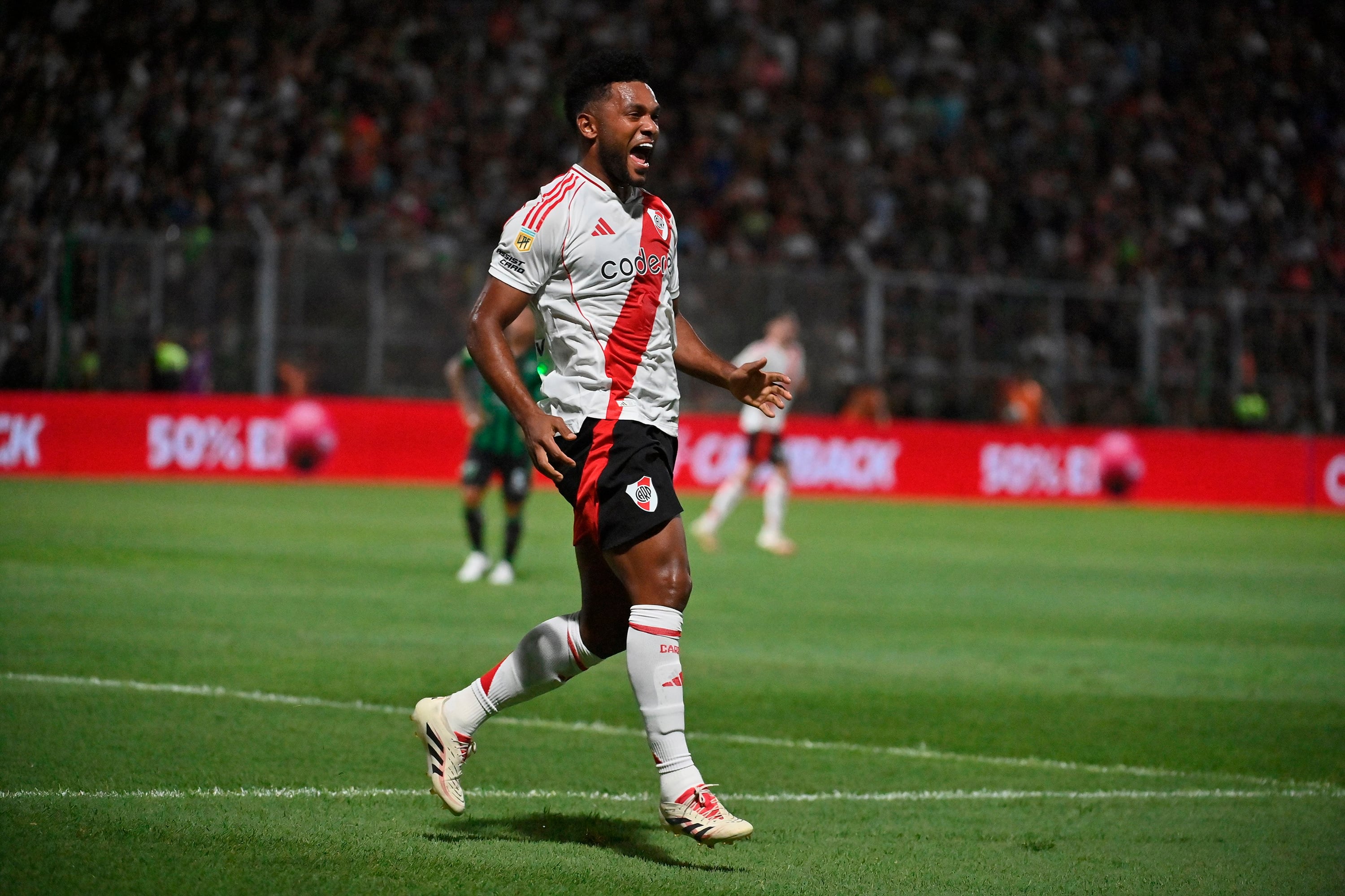 Borja celebra el gol que abrió el partido, como ante Lanús